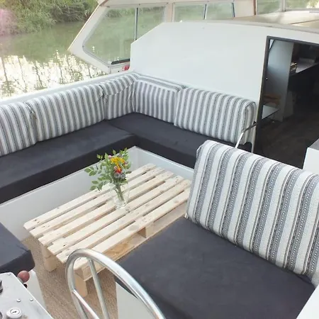 Nuits Insolites Sur Un Bateau Damvix Exterior foto