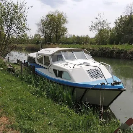 Nuits Insolites Sur Un Bateau Damvix Exterior foto